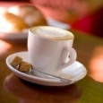 Kávovar v cukrárně: lahodné espresso a italské Tiramisu